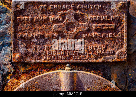 Metallo arrugginito con casted iscritto Foto Stock