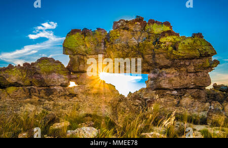 Incredibili formazioni rocciose, Isalo National Park, regione di Ihorombe, Madagascar. Noto per la sua ampia varietà di terreno, tra cui formazioni arenarie, dee Foto Stock