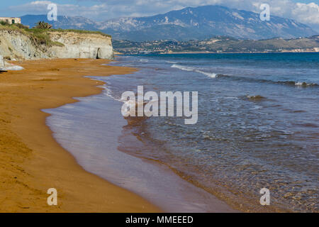 Amazing seascape di Xi Beach,spiaggia con sabbia rossa in CEFALLONIA, ISOLE IONIE, Grecia Foto Stock