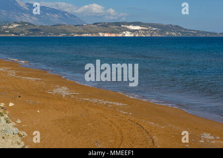 Amazing seascape di Xi Beach,spiaggia con sabbia rossa in CEFALLONIA, ISOLE IONIE, Grecia Foto Stock