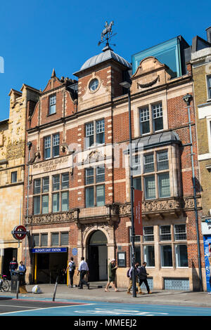 LONDON, Regno Unito - 19 APRILE 2018: una vista dell'edificio che ospita la galleria Whitechapel su Whitechapel Road a Londra, Regno Unito, il 19 aprile 2018. Il Foto Stock