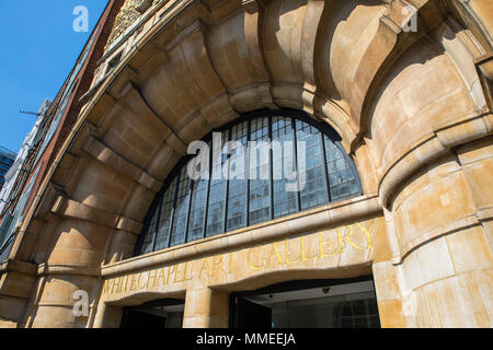 LONDON, Regno Unito - 19 APRILE 2018: una vista all ingresso della Whitechapel Art Gallery su Whitechapel Road a Londra, Regno Unito, il 19 aprile 2018. Foto Stock