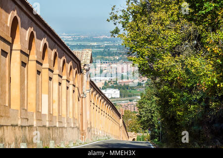 Bologna, Italia. Famosi San Luca's portico : il portico più lungo al mondo Foto Stock