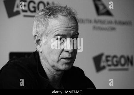 AEGON Masters di tennis, leggende corrispondono Ð Pat Cash vs John McEnroe, 1 dicembre 2011, la Royal Albert Hall di Londra - Inghilterra Foto Stock