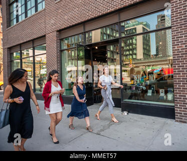 La storia concept store nel quartiere di Chelsea di New York il Mercoledì, 2 maggio 2018. Macy's ha annunciato che ha acquisito la storia e chiamato il negozio al fondatore Rachel Schechtman come il loro nuovo "brand experience officer". Storia rotante ha esperienze di shopping, cambiando la sua merce e concetto ogni pochi mesi. (Â© Richard B. Levine) Foto Stock