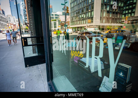 La storia concept store nel quartiere di Chelsea di New York il Mercoledì, 2 maggio 2018. Macy's ha annunciato che ha acquisito la storia e chiamato il negozio al fondatore Rachel Schechtman come il loro nuovo "brand experience officer". Storia rotante ha esperienze di shopping, cambiando la sua merce e concetto ogni pochi mesi. (Â© Richard B. Levine) Foto Stock