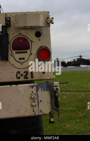 Vista in dettaglio della comunicazione veicolo di supporto assegnato al primo aria brigata di cavalleria, 1a divisione di cavalleria durante il funzionamento Atlantic risolvere, sul Wingene Air Base, Belgio, 26 ottobre, 2017. (U.S. Esercito foto di Visual Information Specialist Pascal Demeuldre) Foto Stock