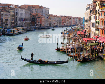 Canal Grande con le gondole, Venezia, Italia Foto Stock