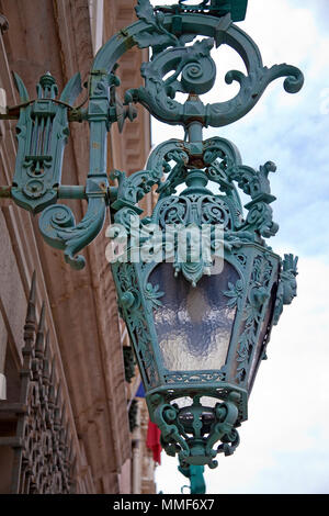 Vecchio armonici lampione alla città vecchia di Nizza Côte d'Azur, Alpes-Maritimes, Francia del Sud, Francia, Europa Foto Stock