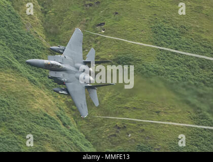 Il USAF F15 Eagle livello basso Foto Stock