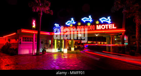 Vista notturna degli anni cinquanta Art Deco Magic Beach Motel in spiaggia Vilano vicino a Saint Augustine, Florida Foto Stock