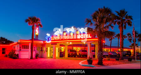 Vista notturna degli anni cinquanta Art Deco Magic Beach Motel in spiaggia Vilano vicino a Saint Augustine, Florida Foto Stock