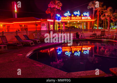 Vista notturna degli anni cinquanta Art Deco Magic Beach Motel in spiaggia Vilano vicino a Saint Augustine, Florida Foto Stock