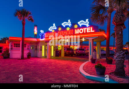 Vista notturna degli anni cinquanta Art Deco Magic Beach Motel in spiaggia Vilano vicino a Saint Augustine, Florida Foto Stock