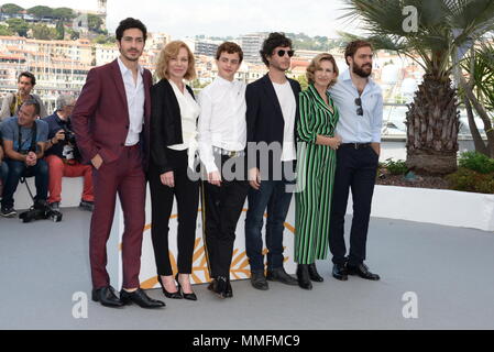 Cannes, Francia. 11 Maggio, 2018. CANNES, Francia - 11 Maggio: (L-R) attore Chino Darin, attrice Cecilia Roth, attore Lorenzo Ferro, direttore Luis Ortega, attrice Mercedes Moran e attore Peter Lanzani frequentare il photocall per 'El Angel' durante la settantunesima annuale di Cannes Film Festival presso il Palais des Festivals il 11 maggio 2018 a Cannes, Francia. Credito: Federico Injimbert/ZUMA filo/Alamy Live News Foto Stock