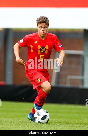 Chesterfield, Regno Unito. Xi maggio, Chesterfield Stadium, Chesterfield, Inghilterra; UEFA Under 17 Campionati Europei, Belgio v Danimarca; Loic Masscho del Belgio si muove in avanti con la palla Credit: Azione Plus immagini di sport/Alamy Live News Foto Stock