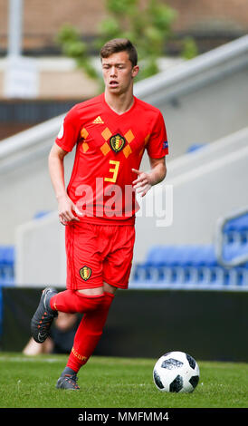 Chesterfield, Regno Unito. Xi maggio, Chesterfield Stadium, Chesterfield, Inghilterra; UEFA Under 17 Campionati Europei, Belgio v Danimarca; Siebe Vandermeulen del Belgio in esecuzione con il credito a sfera: Azione Plus immagini di sport/Alamy Live News Foto Stock