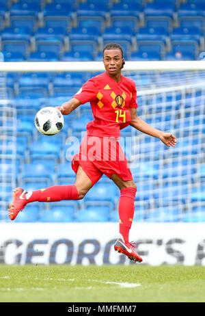 Chesterfield, Regno Unito. Xi maggio, Chesterfield Stadium, Chesterfield, Inghilterra; UEFA Under 17 Campionati Europei, Belgio v Danimarca; Killian Sardella del Belgio capi la palla a un compagno di squadra Credit: Azione Plus immagini di sport/Alamy Live News Foto Stock