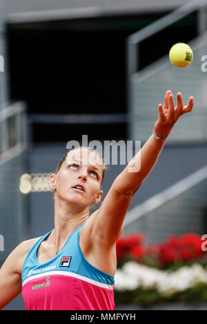 Madrid, Spagna. 11 maggio 2018. Manzanares Park Tennis Center, Madrid, Spagna; Mutua Madrid Open Tennis; Karolina Pliskova (CZE) serve Credit: Azione Plus immagini di sport/Alamy Live News Foto Stock