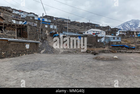 Antico borgo di Khinalig in montagna Foto Stock