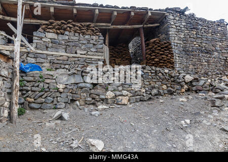 Antico borgo di Khinalig in montagna Foto Stock