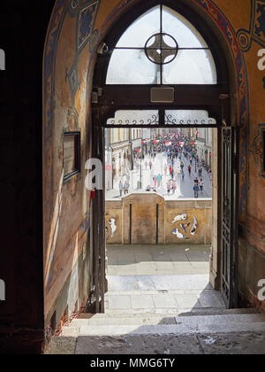 Cracovia guardando giù Florianska dalla città di muro di San Floriano's gate Polonia Foto Stock