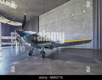 Cracovia Polish Aviation Museum e il Supermarine Spitfire LF Mk.XVIE Polonia Foto Stock