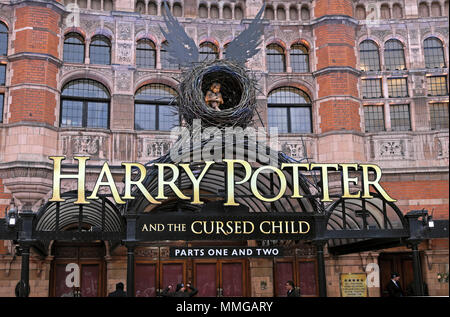 Harry Potter e il maledetto Bambino insegna esterna Shaftesbury Theatre di Londra UK KATHY DEWITT Foto Stock