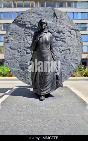 Londra, Inghilterra, Regno Unito. Memoriale di Mary Seacole (Giamaicano-nato infermiere: 1805-1881) nel parco di San Tommaso' ospedale. Da Martin Jennings, 2016. Foto Stock