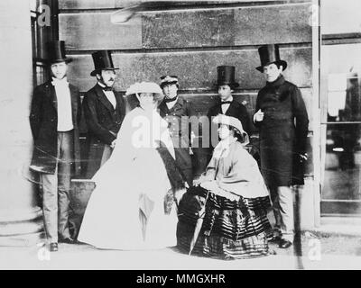 . Inglese: fotografia di gruppo della Regina Vittoria e il principe Alberto, Albert Edward, Principe di Galles, Conte delle Fiandre, principessa Alice, duca di Oporto e il Re Leopoldo I dei Belgi, 1859 . Giugno 1859. Gruppo sconosciuto fotografia della Regina Vittoria e il principe Alberto, Albert Edward, Principe di Galles, Conte delle Fiandre, principessa Alice, duca di Oporto e il Re Leopoldo I dei Belgi, 1859 Foto Stock