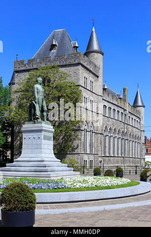 Statua del XIX secolo di imprenditore e di spionaggio industriale Lieven Bauwens (1769-1822) vicino al Geeraard de Duivelsteen castello di Gand, Belgio Foto Stock