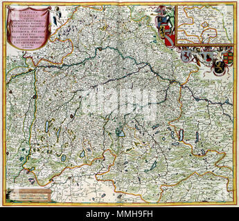 . Nederlands: Deze kaart van het keurvorstendom Beieren werd voor 1689 porta uitgegeven Frederik de Wit (1630-1706). Vanaf 1689 vermeldde De Wit steevast het privilegio dat hij in dat jaar voor het uitgeven van kaarten aveva ontvangen. Als bron voor deze kaart, viel De Wit terug op de topografische nomeop van Beieren die Philipp Appia (1531-1689) tussen 1554 en 1563 aveva verricht. Het resultaat van deze onderneming, 24 detailkaarten van het gebied, werd in 1568 gepubliceerd. Deze zogenaamde Bayerische Landtafeln bleven meer dan 200 jaar de base voor alle kaarten waarop Beieren è afgebeeld.; Rec Foto Stock
