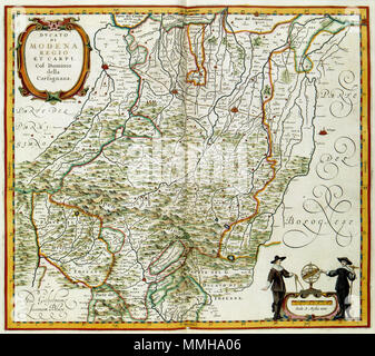 . Nederlands: Hoewel het impressum van deze kaart doet vermoeden dat deze kaart een uitgave gezamelijke è stato van Willem Jansz. Blaeu (1571-1638) en Joan Blaeu (1598-1673), het lijkt erop dat deze kaart eerst in 1640 werd uitgegeven in het derde deel van de Atlas Novus van Joan en zijn broer Cornelio Blaeu (ca. 1610-1642). Zoals praktisch alle andere kaarten van Italië werd ook deze kaart porta Blaeu gekopieerd naar een voorbeeld uit het kaartboek Italia van de Italiaanse kartograaf Giovanni Antonio Magini (1555-1617). Inglese: sebbene l'impressum di questa mappa suggerisce una cooperativa edition o Foto Stock