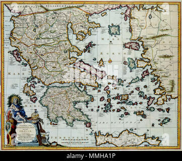. Nederlands: Deze kaart van het eiland Kreta voor de kust van Griekenland werd na 1681 porta uitgegeven Nicolaes Visscher II (1649-1702). Als bron greep Visscher terug op een kaart van de Deense kartograaf Johann Lauremberg (1590-1658). Inglese: Questa mappa dell'isola Creta prima la costa della Grecia è stato pubblicato dopo il 1681 da Nicolaes Visscher II (1649-1702). Visscher basato questa mappa su una mappa mediante il cartografo danese Johann Lauremberg (1590-1658). Exactissima totius ARCHIPELACHI nec non GRAECIAE TABULA in qua omnes Regiones subjacentes et Insulae distincte ostenduntur. dopo il 1681. Atlas V Foto Stock