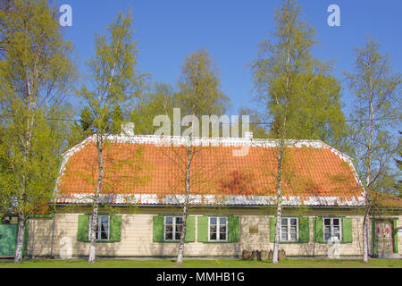 Storica casa del XIX secolo del poeta estone Lydia Koidula Ulejoe nel sobborgo di Parnu, Estonia Foto Stock