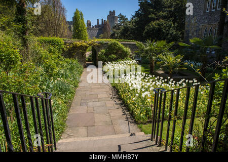 ARUNDEL, Regno Unito - 5 Maggio 2018: la vista del Castello di Arundel dalla Cappella Fitzalan in Arundel, West Sussex, Regno Unito, il 5 maggio 2018. Foto Stock