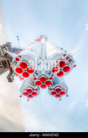 Mosca, Russia - 24 Giugno 2017: Razzo Vostok vista dal basso sul motore del veicolo di lancio Foto Stock