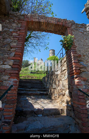 Il castello medievale di rovina, XI secolo, Grimaud-Village, Cote d'Azur, in Francia del Sud, Francia, Europa Foto Stock