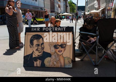 L'artista di strada il disegno di una bambina il ritratto Foto Stock