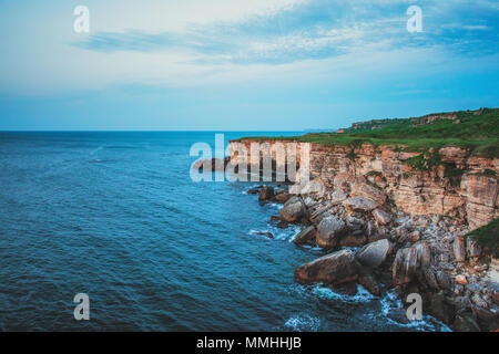 Costa rocciosa sul capo Kaliakra, Mar Nero, Bulgaria. Foto Stock