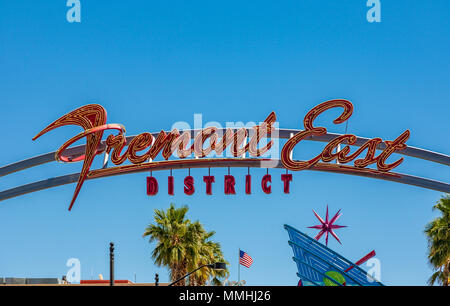 Insegna Neon Fremont East District su Fremont Street nel centro di Las Vegas, Nevada Foto Stock