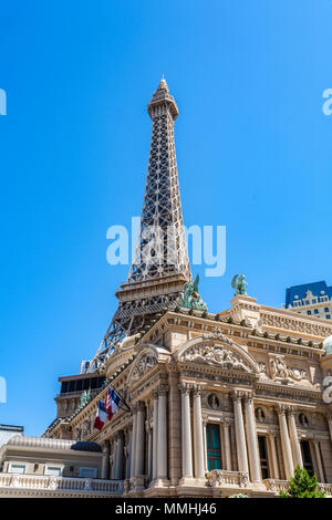 Riproduzione in scala della torre Eiffel al Paris Las Vegas Hotel e Casinò sulla Strip di Las Vegas in paradiso, Nevada Foto Stock