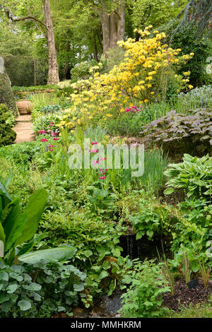 English Country Garden aiuole a Coton Manor, Northamptonshire Foto Stock