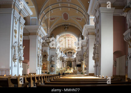 Poznan, Polonia, 30 aprile 2018: Interno della cattedrale cattolica Foto Stock