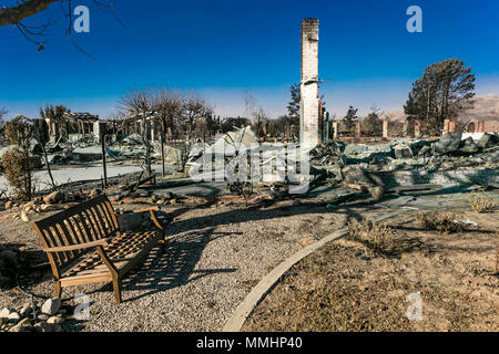 Gennaio 2018, VENTURA CALIFORNIA - case distrutte da 2018 Thomas Fire off Foothill strada in via Arroyo e Via Pasito quartiere, il più grande incendio nella storia della California Foto Stock