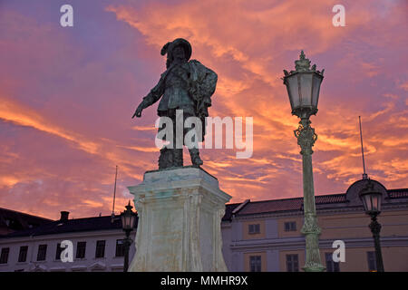 Statua di Gustaf Adolf al tramonto, Göteborg, Svezia Foto Stock