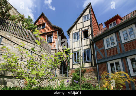 Quedlinburg, Germania - 10 Maggio 2018: vista del centro storico di tipiche case a graticcio nel Patrimonio Mondiale UNESCO Città di Quedlinburg, Germania. Foto Stock
