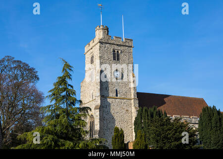 Una vista della bella chiesa della Santa Trinità nella città mercato di Rayleigh Essex, UK. Foto Stock