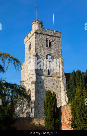 Una vista della bella chiesa della Santa Trinità nella città mercato di Rayleigh Essex, UK. Foto Stock