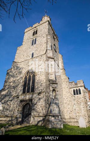 Una vista della bella chiesa della Santa Trinità nella città mercato di Rayleigh Essex, UK. Foto Stock